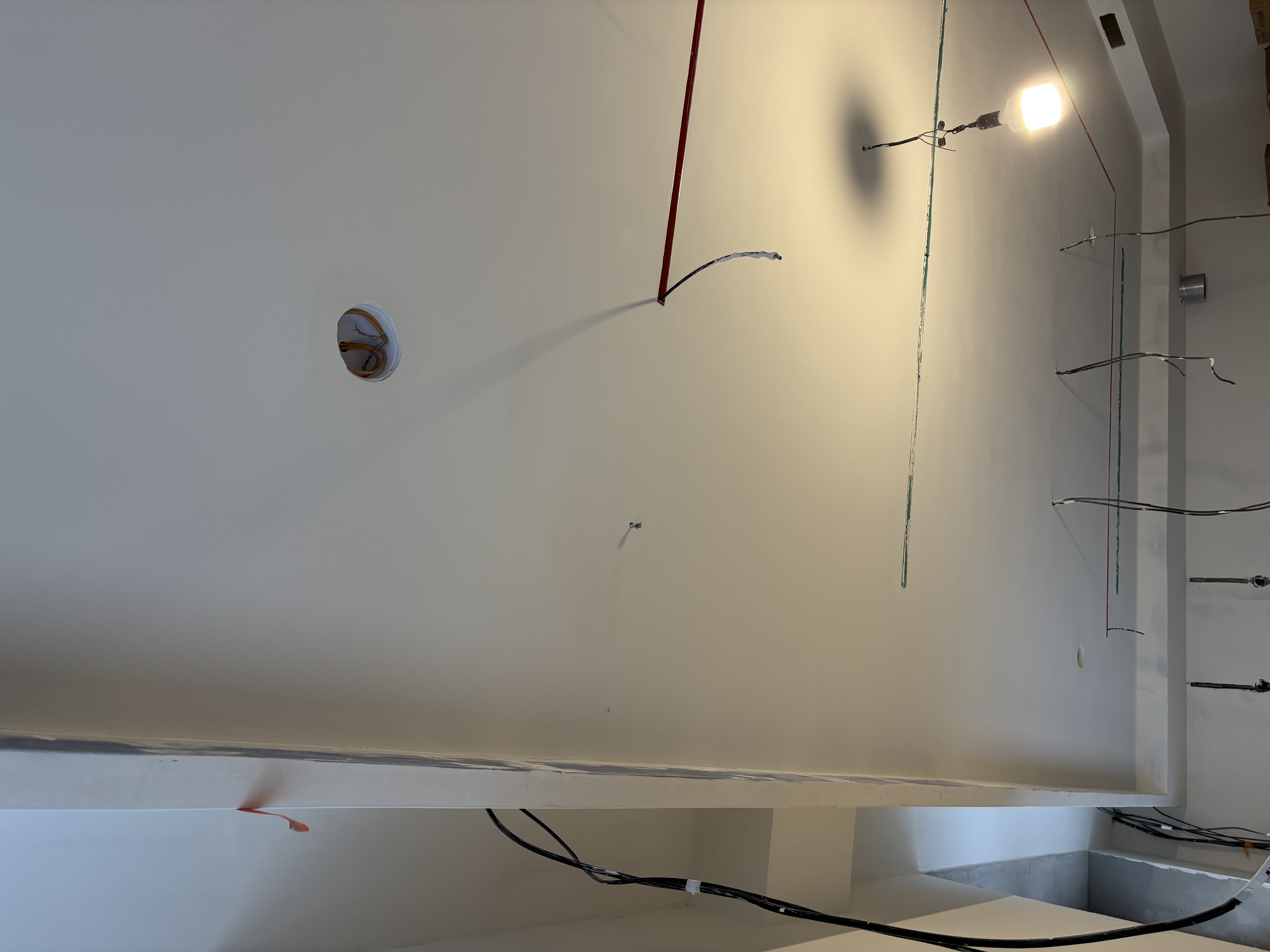 Покраска потолка